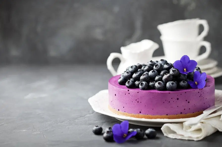 Kuchen ohne Backen: Rezept mit geschmolzener veganer Butter und Blaubeeren