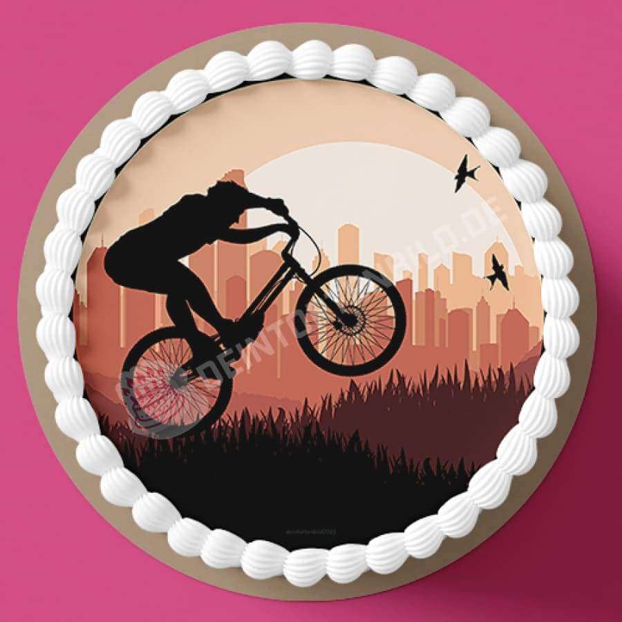 Motiv: Mountainbiker vor Stadt - Hochwertige und individuelle Tortenaufleger für jeden Anlass
Tortenaufleger Mountainbiker vor Stadt  in 20cm Kreis 
Unsere Tortenaufleger sind ein ideales Geschenk f - Tortenbild - DeintortenbildMountainbiker vor Stadt