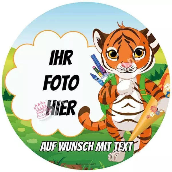 Fotomotiv: Einschulung - Tiger - Hochwertige und individuelle Tortenaufleger für jeden Anlass
Tortenaufleger Fotomotiv Einschulung Tiger 20cm Kreis 
Unser Tortenaufleger mit dem Motiv "Einschulung T - Tortenbild - DeintortenbildEinschulung - Tiger