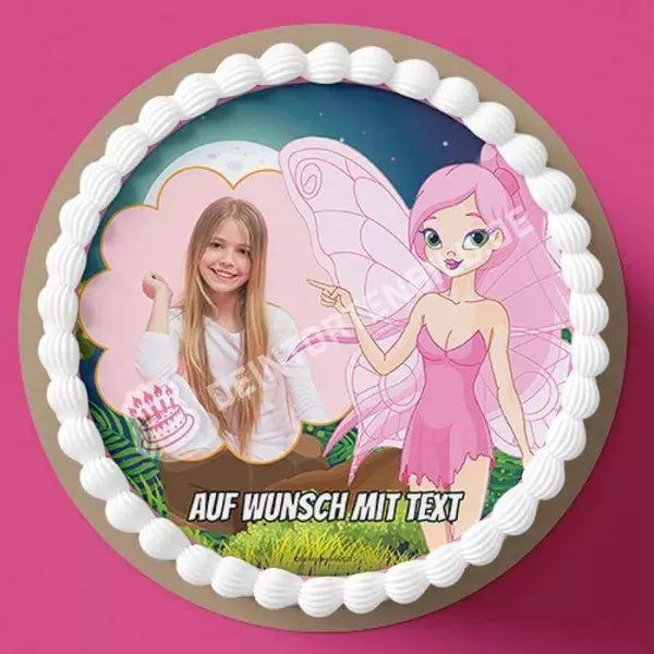 Fotomotiv: Pinke Fee - Hochwertige und individuelle Tortenaufleger für jeden Anlass
Tortenaufleger Fotomotiv Pinke Fee 20cm Kreis 
Unser Tortenaufleger mit dem Motiv einer pinken Fee ist e - Tortenbild - DeintortenbildPinke Fee