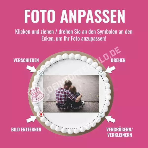 Individuelle Tortenbänder | 2 Stück á 26cm x 10cmHochwertige und individuelle essbare Tortenbänder für jeden Anlass
Unsere essbaren Tortenbänder mit eigenem Foto sind ein ideales Geschenk für besondere Menschen undOnline-DesignerDeintortenbildIndividuelle Tortenbänder